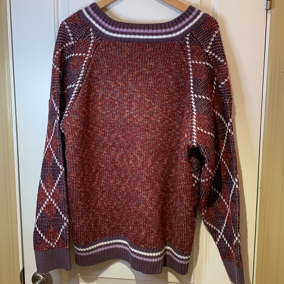 LISTICLE. Mauve/Red Sweater. V-Neck. Argyle pattern on front.Warm & Cozy… - Picture 2 of 9